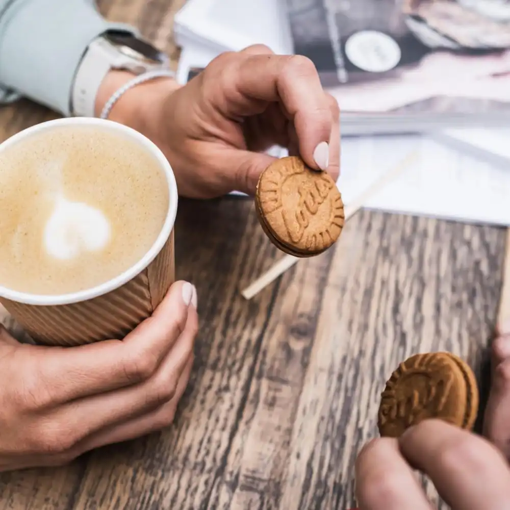 Lotus Biscoff Biscotti Sandwich con Crema al Gusto Biscoff Vegani 9x150g