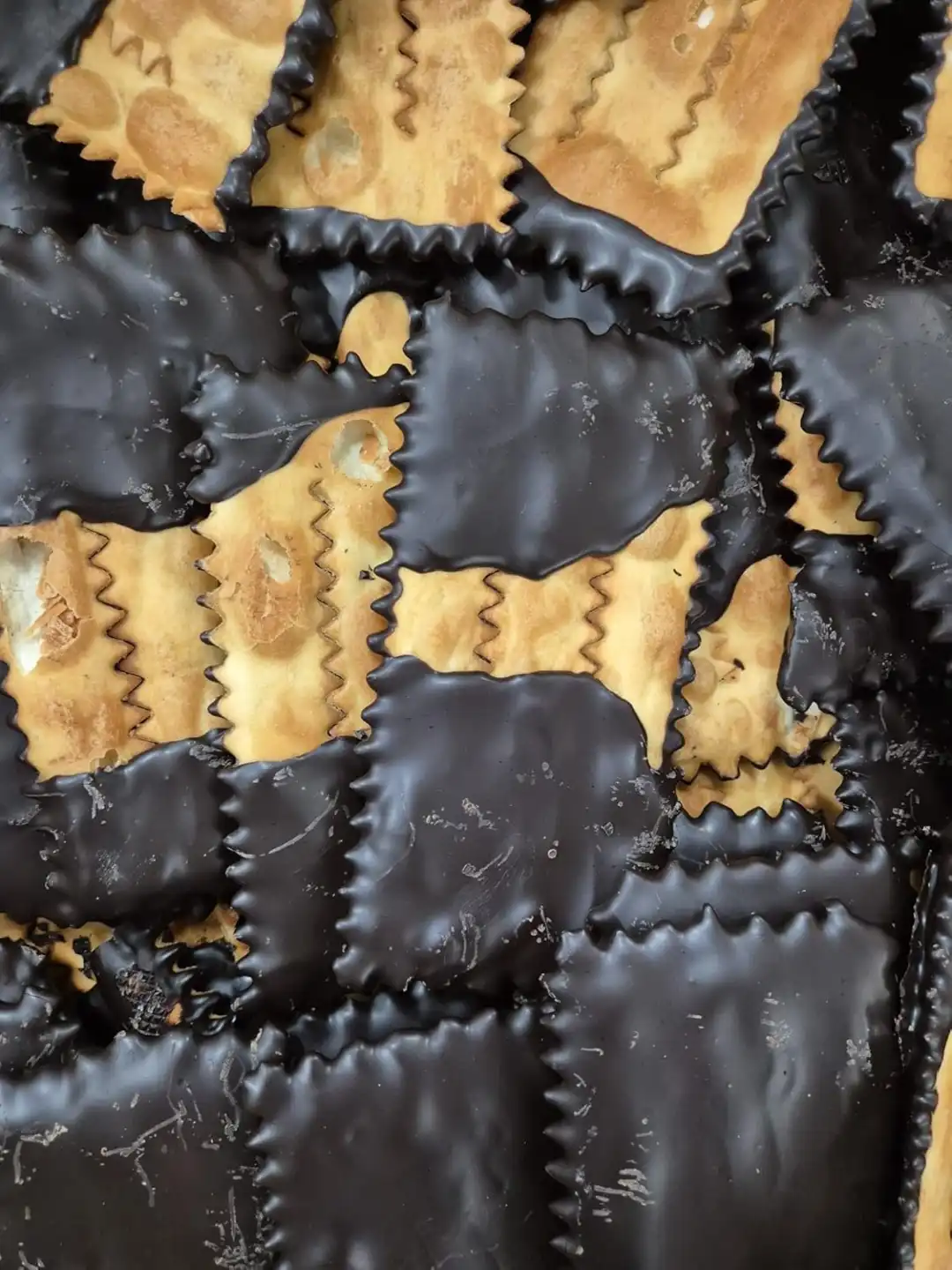 Chiacchiere di Carnevale Artigianali 1 Kg Zucchero e Cioccolato Dolci Tipici ITA