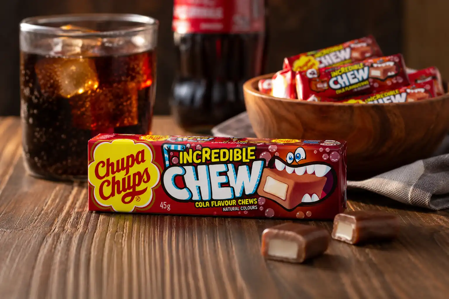 12 Pezzi Chupa Chups Incredible Chew Cola 45Gr x20 Caramelle Gommose Ripiene Box