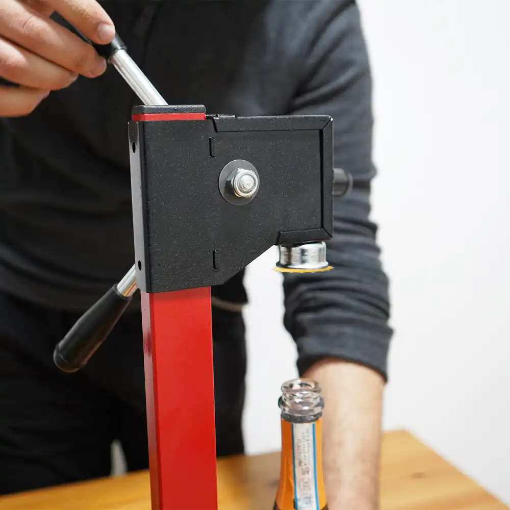 Tappatrice a Colonna a 3 Leve Con Cremagliera Per Tappi a Corona Professionale