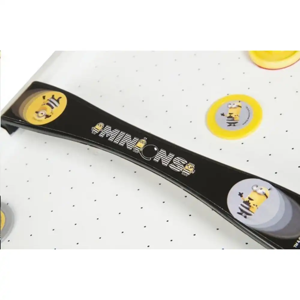 Gioco Hockey a Batteria Minions Cattivissimo Me con Manopole e Dischi Segnapunti