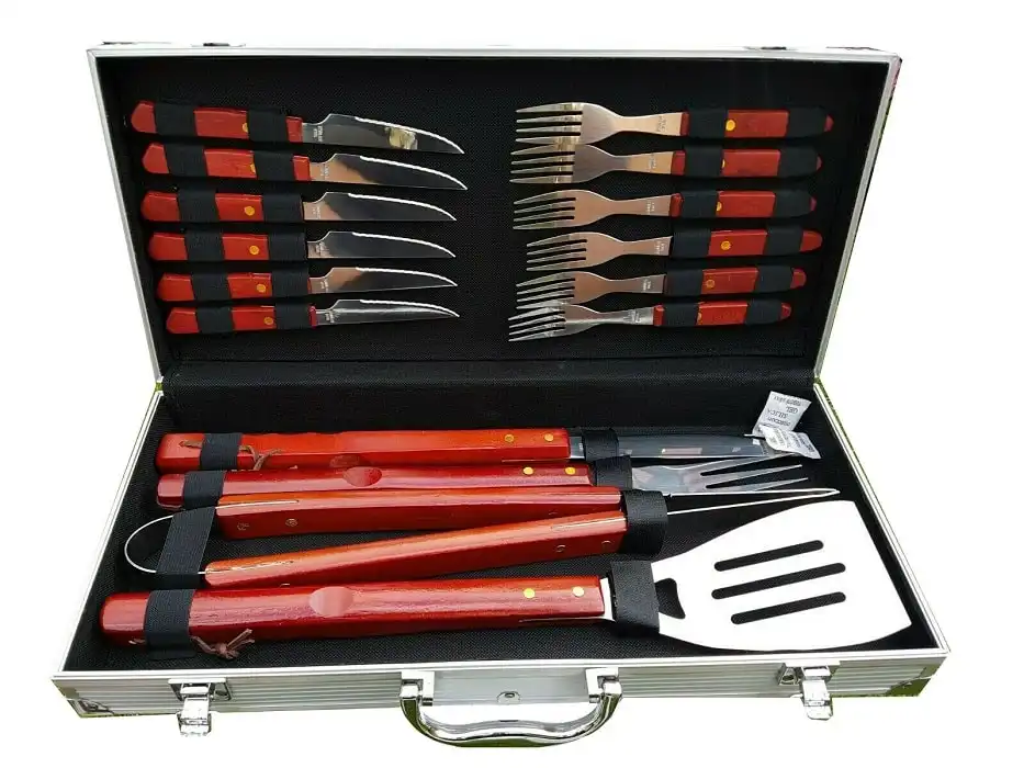 Set Attrezzi Barbecue in acciaio Inossidabile con Impugnatura 17pz in Valigetta
