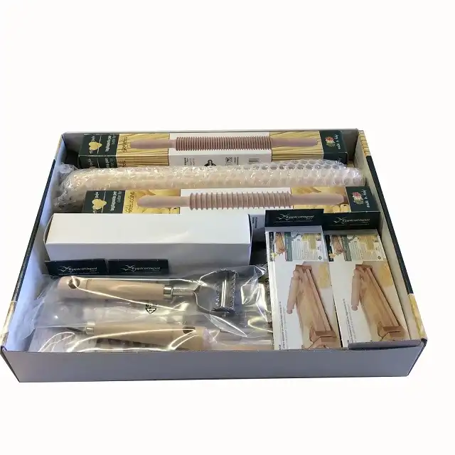 Set di attrezzi e strumenti da cucina per preparare preparazione pasta fatta in casa