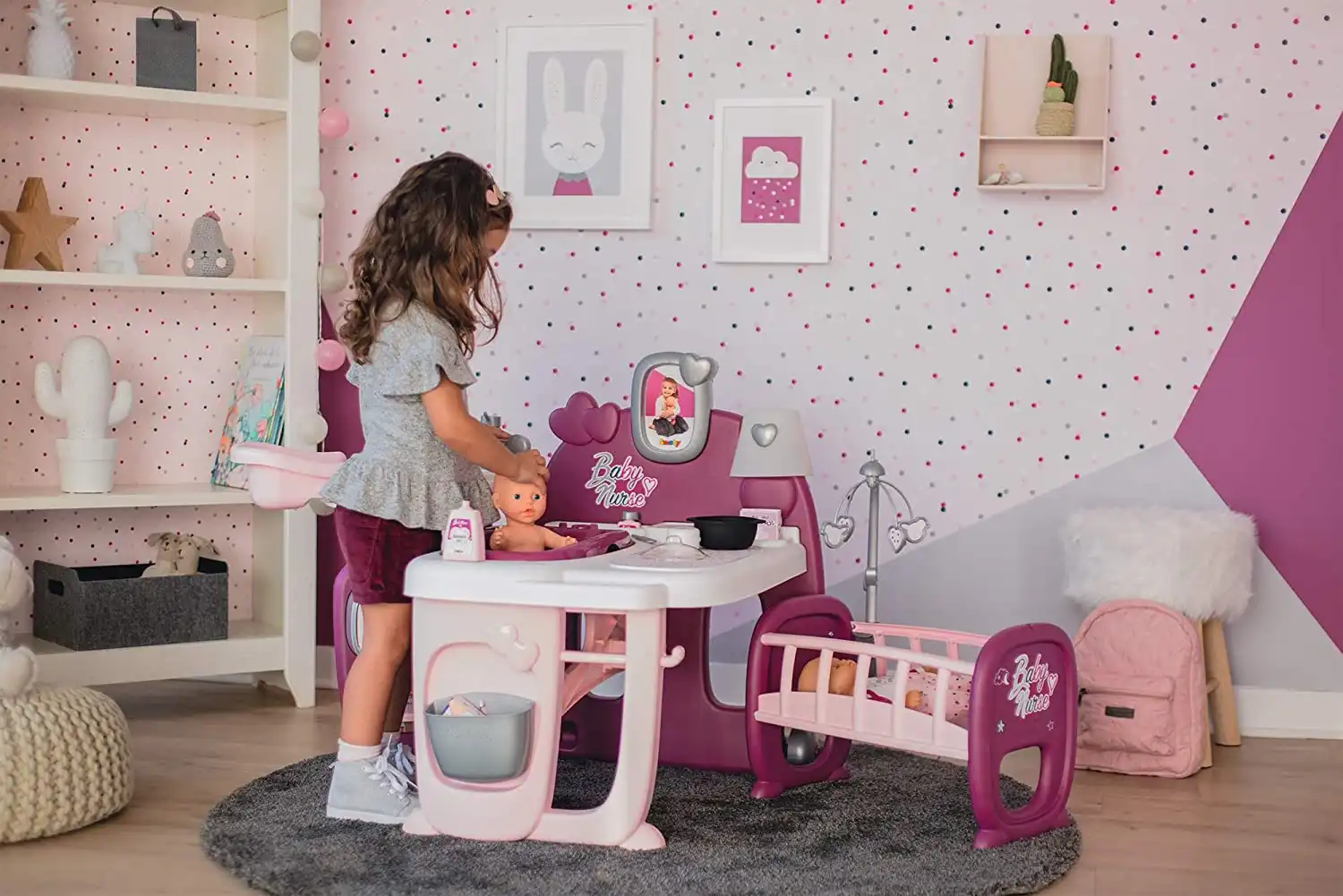 Baby Nurse Centro Gioco per Bambole con Letto Vasca Seggiolone Mobili