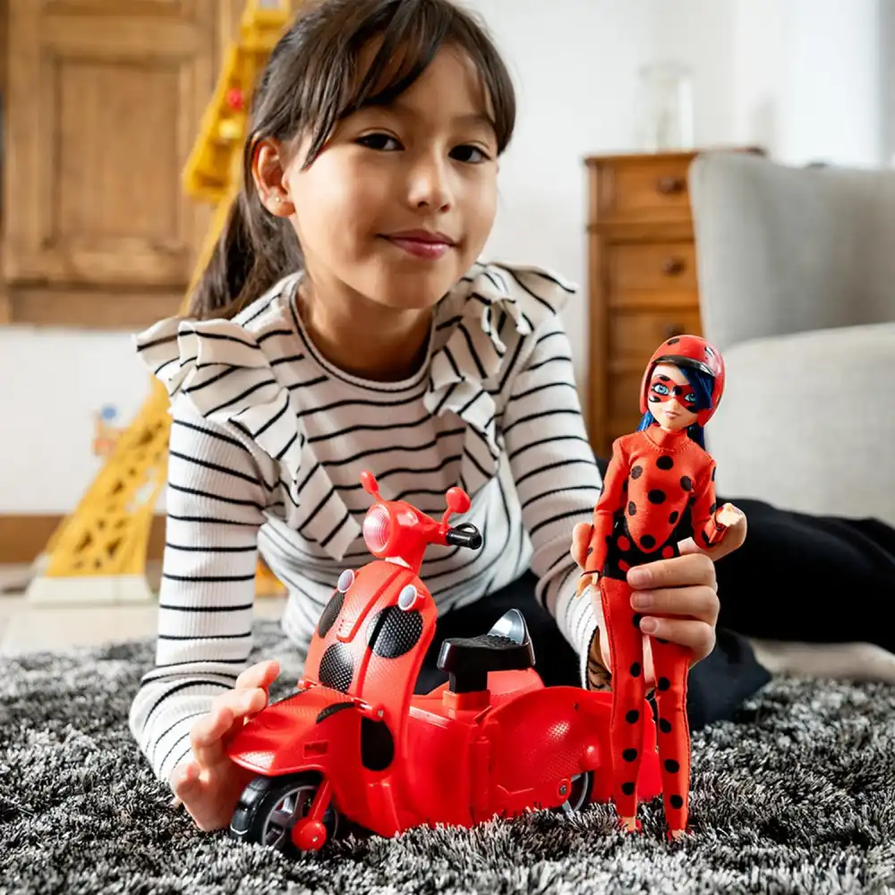 Scooter Miraculous Switch'n Go + Bambola inclusa Ladybug Lucky Charm 26cm Età 4+
